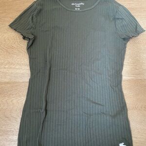 Cute green ribbed tee with ruffled sleeves